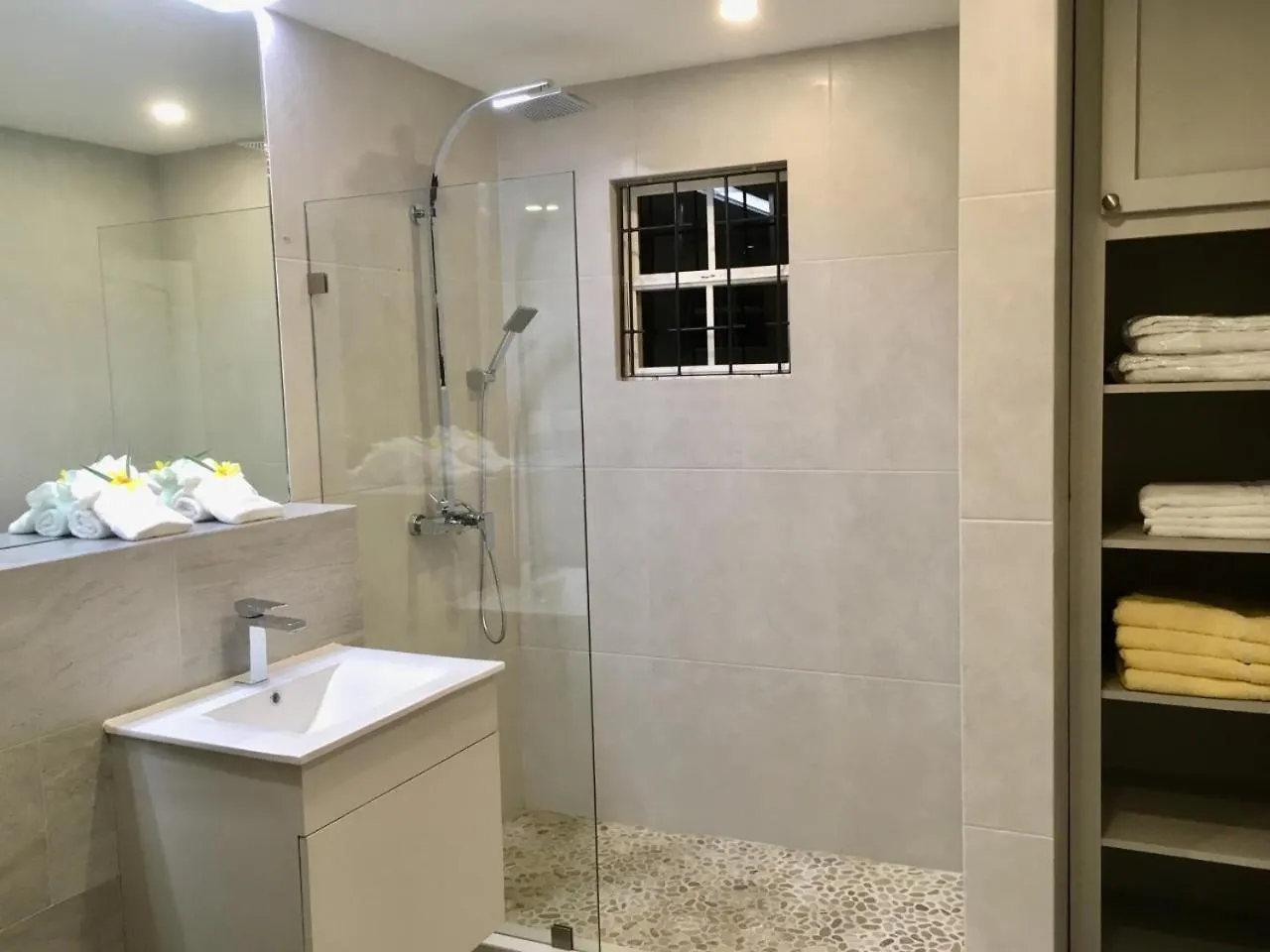 Dover Woods Apartments 基督教堂市